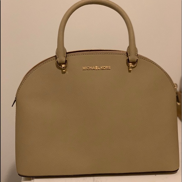Michael Kors Handbags - BRAND NEW Michael Kors purse